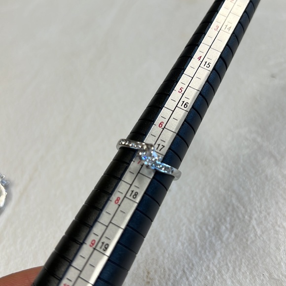 *NWOT* 3 Piece Silver Cubic zirconia Ring - Picture 3 of 5